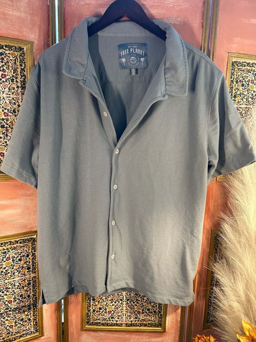 Free Planet Textured Camp Shirt Size XL Blue Short Sleeve Button Up
